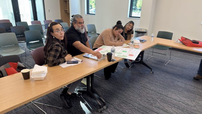 Estudiantes del curso de emprendimiento para hispanos en Clarksville, Tennessee